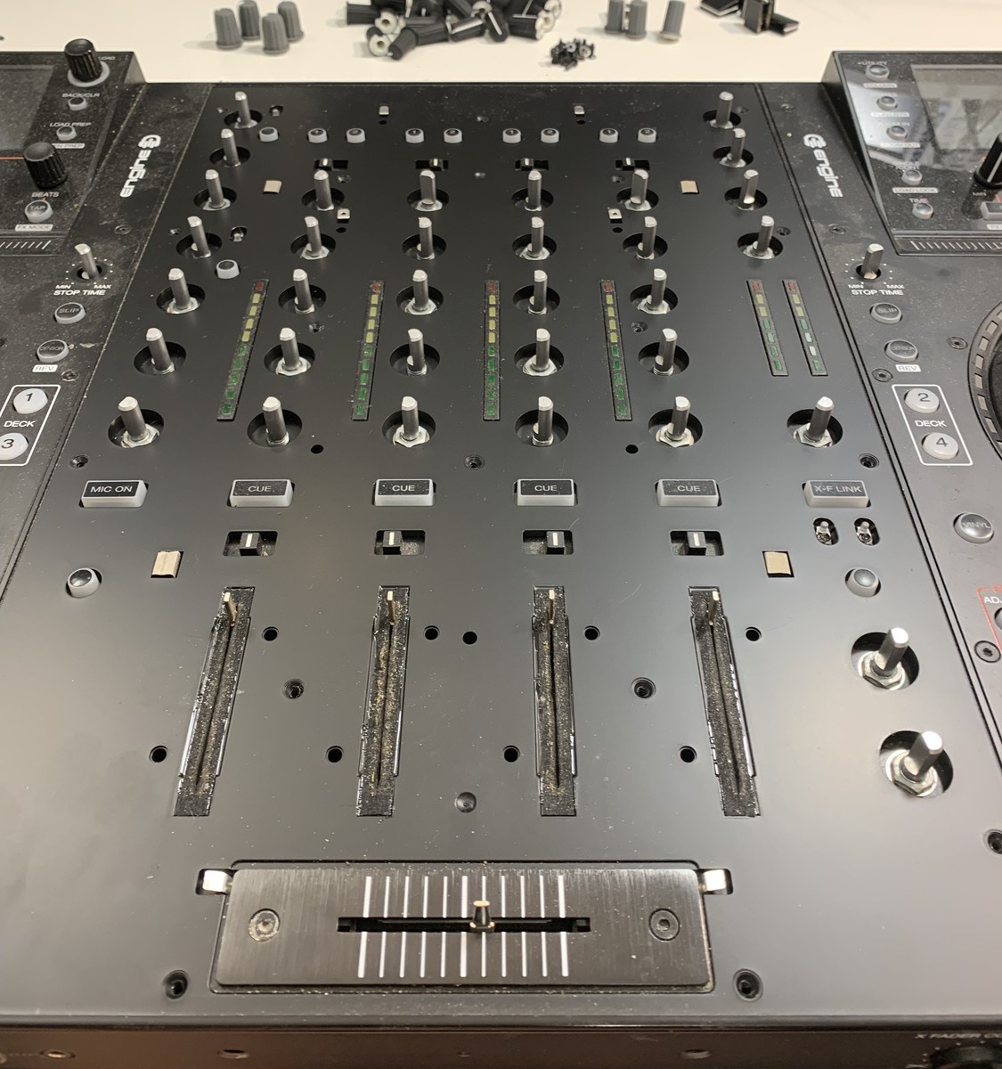 Sprzęt podczas przygotowań do naprawy po zalaniu.