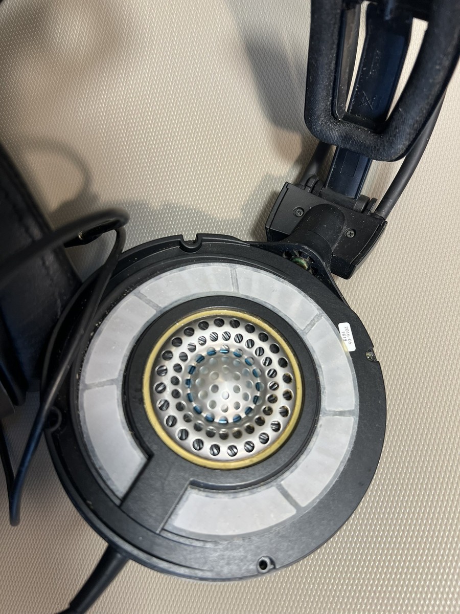 Rozebrane słuchawki Audio-Technica ATH-AD1000X - dostęp do przetwornika