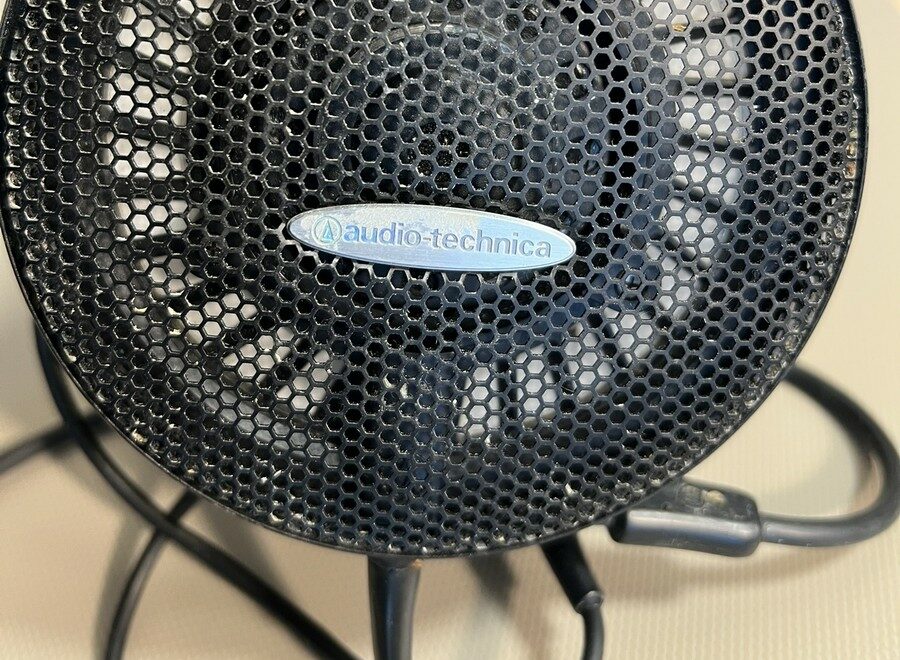 Otwarta konstrukcja słuchawek Audio-Technica ATH-AD1000X - charakterystyczny grill i duży przetwornik dynamiczny.