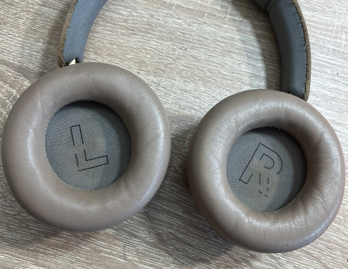 Zużyte pady w słuchawkach Bang & Olufsen H9 przed wymianą – serwis AudioLabs.pl