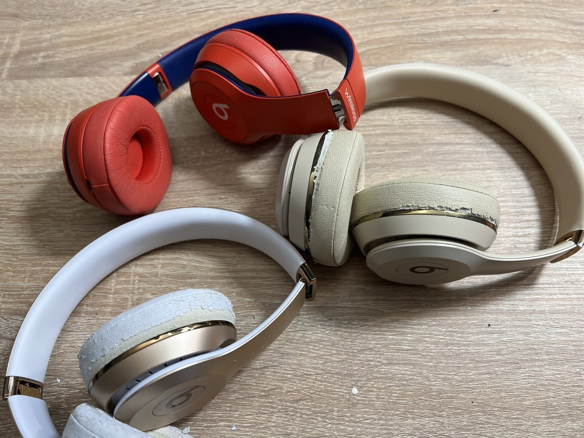 Słuchawki Beats podczas naprawy w serwisie AudioLabs.pl