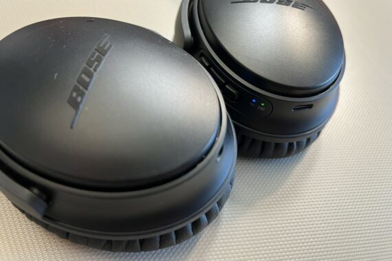 Słuchawki Bose QC45 po naprawie problemów z dźwiękiem.