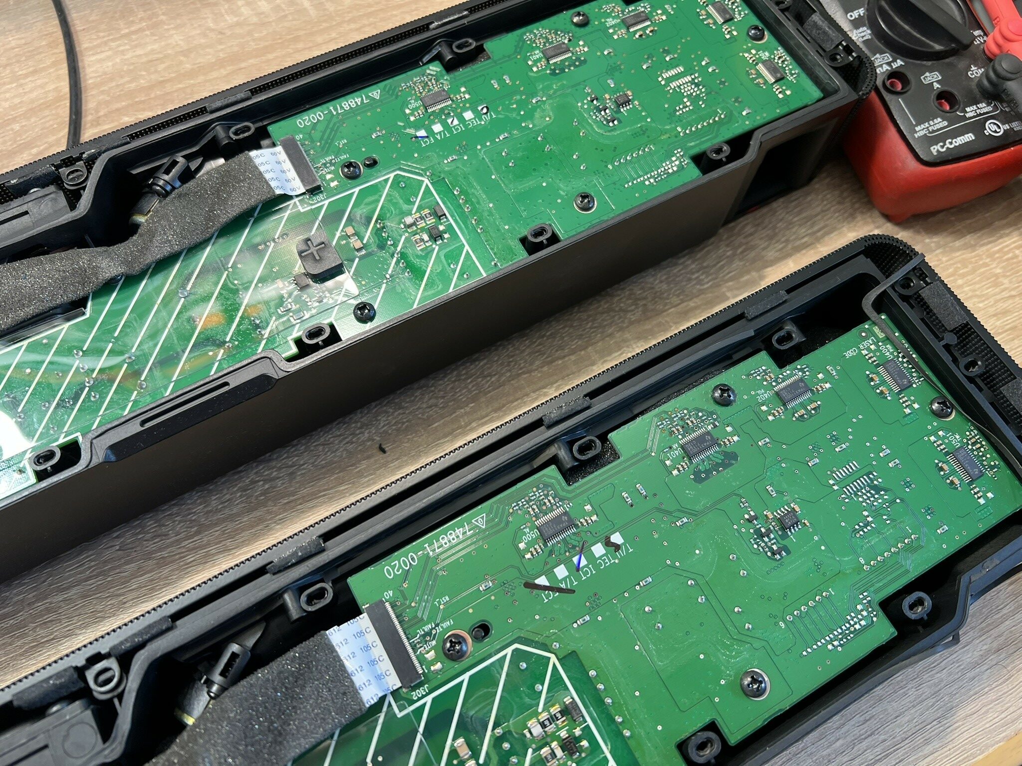 Elektronika soundbarów Bose 300 podczas naprawy w serwisie AudioLabs.pl