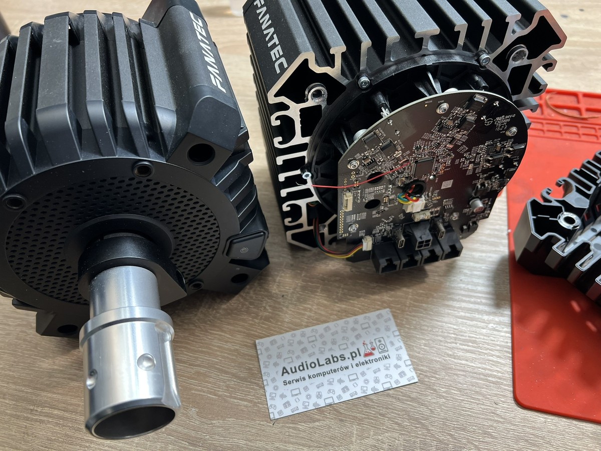 Elektronika Fanatec CSL DD podczas naprawy w serwisie AudioLabs.pl