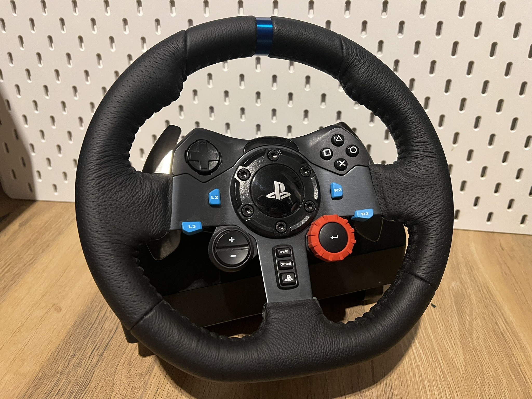 Kierownica Logitech G29, po zakończonej naprawie w serwisie. Rozwiązana usterka ze spalonymi silnikami i dymem z kierownicy po uruchomieniu 