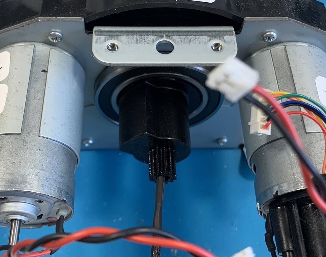 Mechanika kierownicy Logitech G29 podczas naprawy mechanicznej w serwisie AudioLabs.pl