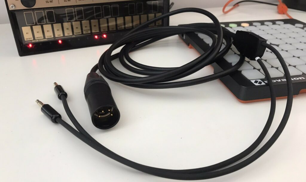 Wysokiej klasy kabel oparty na dwóch wtykach jack mono oraz zakończeniu XLR 4-pin