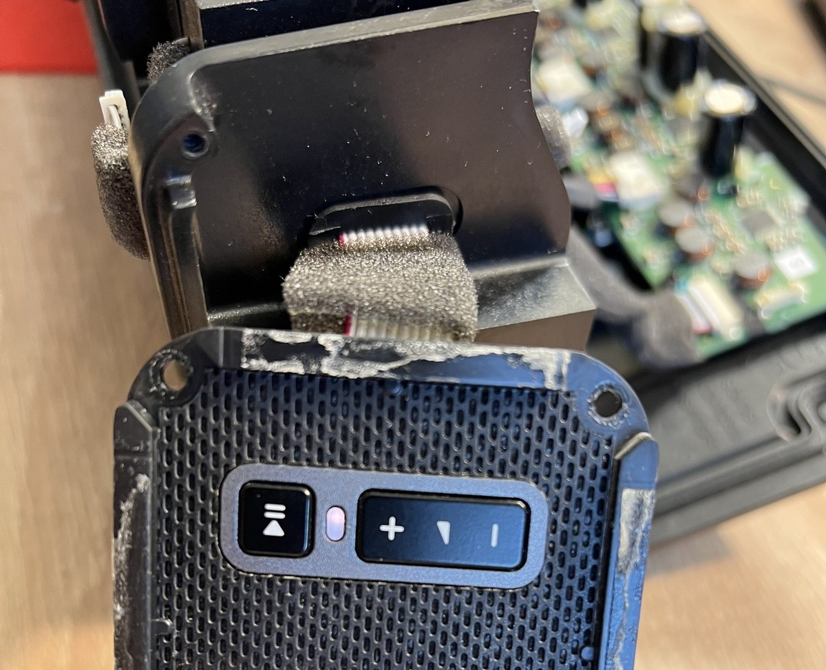 Elektronika soundbara Sonos Playbar podczas naprawy w serwisie AudioLabs.pl