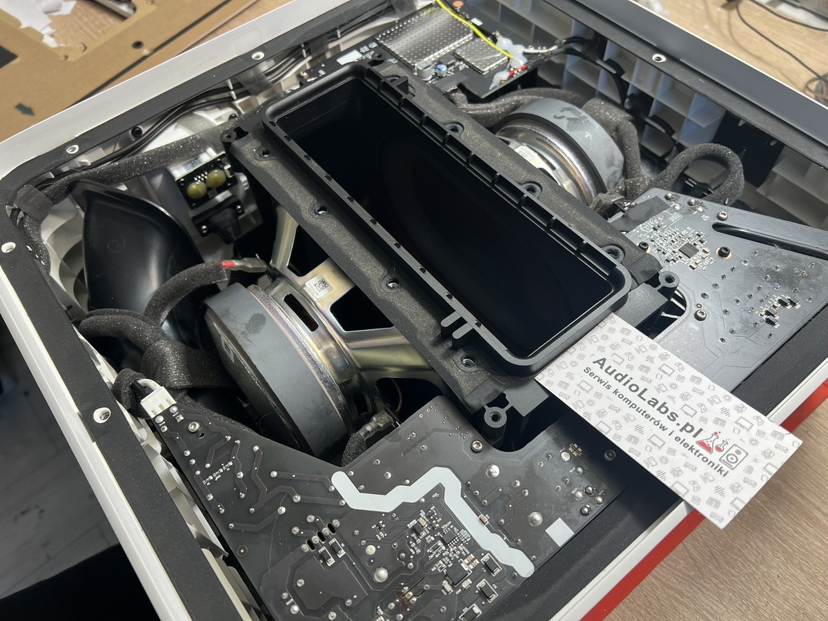 Elektronika Sonos Sub podczas naprawy w serwisie AudioLabs.pl