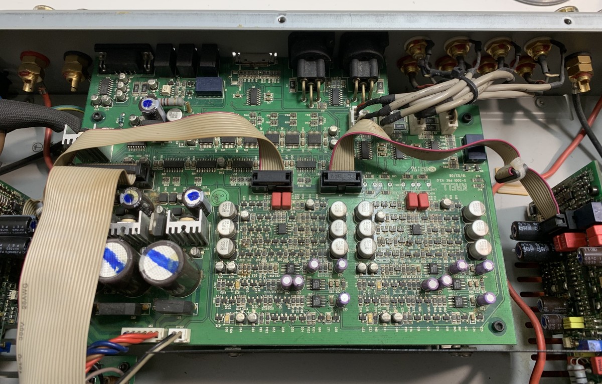 Sekcja wejściowa wzmacniacz stereo Krell podczas naprawy w serwisie AudioLabs.pl